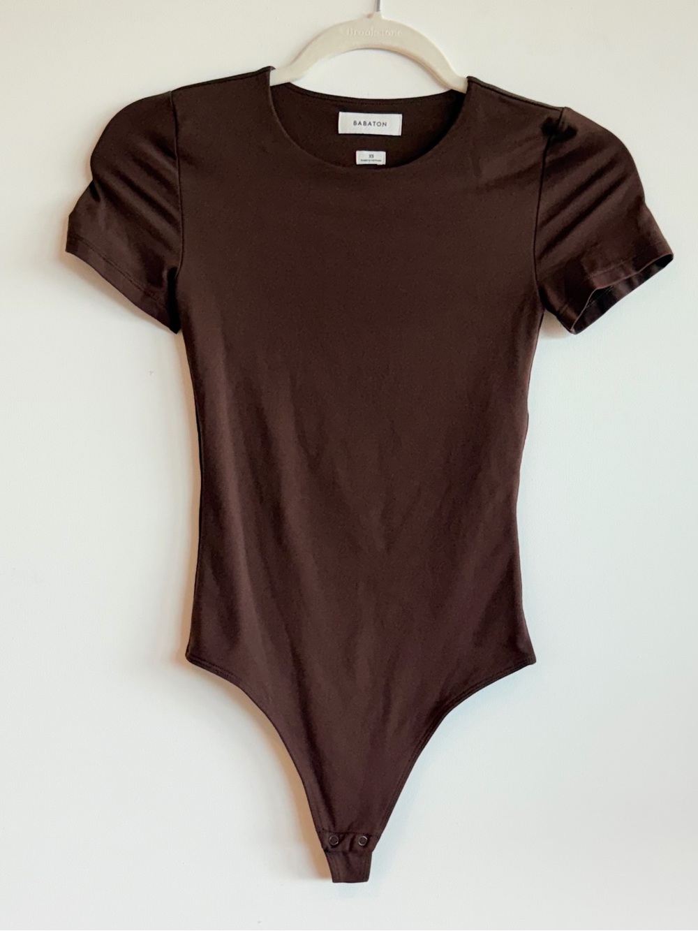 Aritzia Babaton Contour Crew Neck Short Sleeve Bodysuit XS Rich Mocha Brown